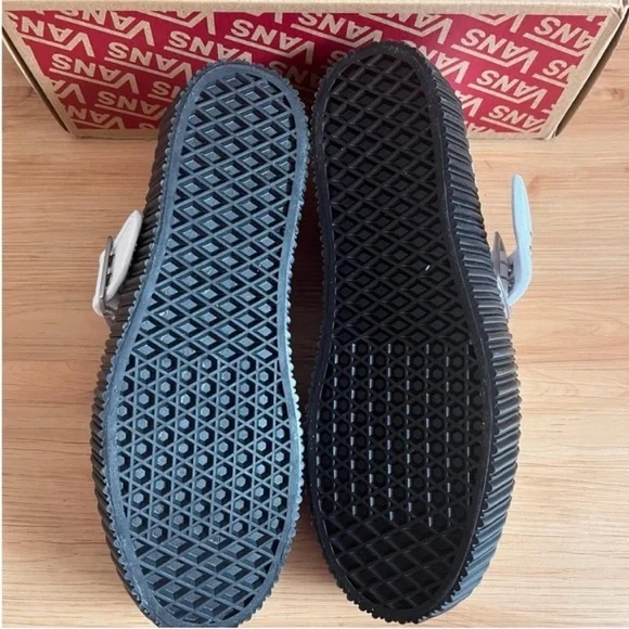 Vans Mary Jane Creeper Shoe Women
10.0 US - Picture 11 of 12